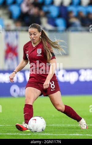 Luxembourg, Luxembourg. 21 septembre 2021. Fran Kirby (8 Angleterre) contrôle le ballon (action) pendant le match de qualification de la coupe du monde des femmes de la FIFA 2021 entre le Luxembourg et l'Angleterre au Stade de Luxembourg, Luxembourg. Crédit: SPP Sport presse photo. /Alamy Live News Banque D'Images