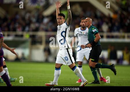 Florence, Italie. 21 septembre 2021. FLORENCE, Italie - 21.09.2021: LAUTARO MARTINEZ (INTER) manifestation avec arbitre lors de la série Un match de championnat de football italien entre FIORENTINA VS INTER FC au stade Artemio Franchi de Florence le 21 septembre 2021. Crédit : Agence photo indépendante/Alamy Live News Banque D'Images