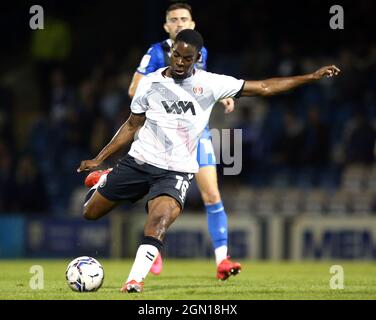 Jonathan Leko, de Charlton Athletic, tente un tir sur le but lors du match de la Sky Bet League One au Priestfield Stadium, à Gillingham. Date de la photo: Mardi 21 septembre 2021. Banque D'Images