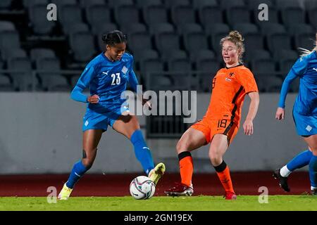 REYKJAVIK, ISLANDE - SEPTEMBRE 21 : Sveindís Jane Jonsdottir, d'Islande, et Sisca Folkertsma, des pays-Bas, lors du match du groupe C de qualification de la coupe du monde des femmes de la FIFA 2023 entre l'Islande et les pays-Bas à Laugardalsvolur, le 21 septembre 2021 à Reykjavik, Islande (photo d'Andre Weening/Orange Pictures) Banque D'Images