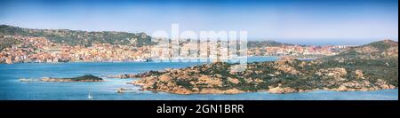 Vue étonnante sur les îles Santo Stefano et la Maddalena depuis Palau. Lieu: Palaos, province d'Olbia-Tempio, Sardaigne, Italie, Europe Banque D'Images