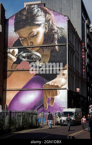 Miel . . . J'ai rétréci les enfants, un morceau d'art de rue en smug dans Mitchell Street, une partie de la route murale de Glasgow. Banque D'Images