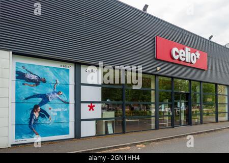 FLECHE, FRANCE - 30 juillet 2021 : une vue sur le magasin CELIO Shop front. Boutique de style français de la marque CELIO avec enseigne et logo Banque D'Images