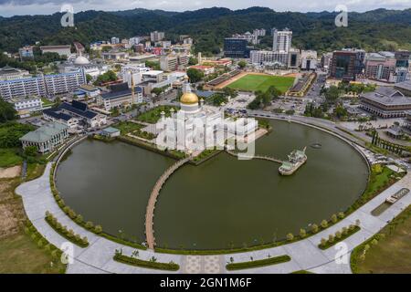 Antenne de parc, Royal Barge, Mosquée Omar Ali Saifuddien et centre-ville, Sungai Kedayan, Bandar Seri Begawan, Brunei-Muara District, Brunei, Asie Banque D'Images