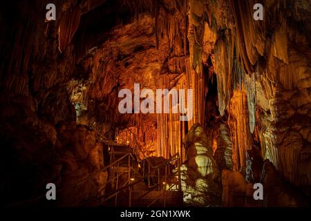 Dans la grotte Dim près d'Alanya, Riviera turque, Turquie, Asie occidentale Banque D'Images