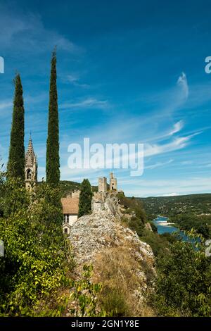 Aiguèze, l'un des plus beaux villages de France, les plus beaux villages de France, Gorges de l'Ardèche, département du Gard, Auvergne-Rhône-Alpes r Banque D'Images