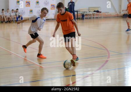 Kovrov, Russie. 5 mars 2017. Compétitions de Futsal dans le complexe sportif Molodozhnyy Banque D'Images