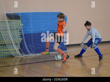 Kovrov, Russie. 5 mars 2017. Compétitions de Futsal dans le complexe sportif Molodozhnyy Banque D'Images