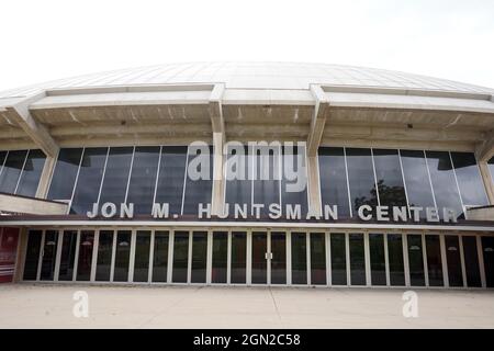 Vue générale du Centre Jon M. Huntsman sur le campus de l'Université de l'Utah, le samedi 18 septembre 2021, à Salt Lake City. L'arène est le ho Banque D'Images