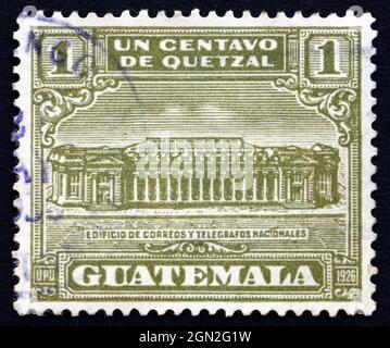 GUATEMALA - VERS 1927 : un timbre imprimé au Guatemala montre le bureau de poste général et le Telegraph Building à Guatemala, vers 1927 Banque D'Images