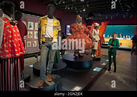 Déguisements dont la tenue portée par Brad Pitt à une époque à Hollywood au Academy Museum of Motion Pictures, Los Angeles, Californie Banque D'Images