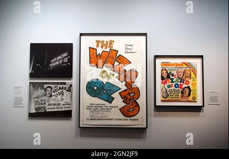 Assistant de l'exposition Oz au musée Academy Museum of Motion Pictures, Los Angeles, Californie Banque D'Images
