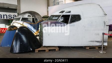Hambourg, Allemagne. 22 septembre 2021. Les cockpits de deux Boeing 707 se trouvent dans un entrepôt. Les composants et les articles du collectionneur de ces deux avions seront vendus à une vente aux enchères en ligne à compter du 24 septembre. Credit: Markus Scholz/dpa/Alay Live News Banque D'Images