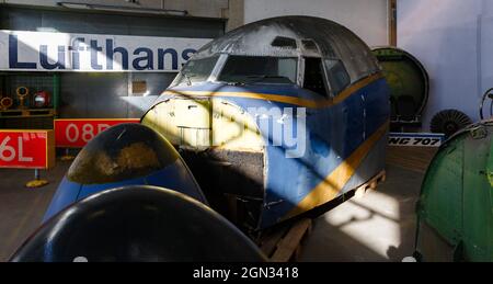 Hambourg, Allemagne. 22 septembre 2021. Le poste de pilotage d'un Boeing 707 se trouve dans un entrepôt. Les composants et les articles du collectionneur de cet appareil et d'un autre seront vendus à une vente aux enchères en ligne à partir du 24 septembre. Credit: Markus Scholz/dpa/Alay Live News Banque D'Images