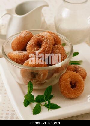 Rosquillas (beignets faits maison). Banque D'Images