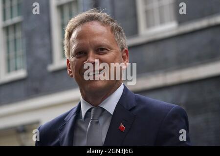 Photo du dossier datée du 15/09/21 de Grant Shapps à Downing Street, Londres. La pénurie de chauffeurs de camions au Royaume-Uni s'améliore semaine après semaine, a déclaré le secrétaire aux Transports. M. Shapps a déclaré aux députés que le ministère des Transports a doublé le nombre de créneaux d'essai pour permettre aux conducteurs d'être qualifiés, tandis que de meilleures conditions de rémunération et de meilleures installations ont motivé les gens à rejoindre le secteur. Banque D'Images