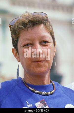 Norma McCorvey, connue sous le pseudonyme «Jane Roe», la demanderesse dans l'arrêt historique de la Cour suprême des États-Unis de 1973 Roe c. Wade, assiste à un rassemblement sur les marches de devant de la Cour à Washington, DC, le 9 avril 1989. Crédit: Ron Sachs/CNP/Sipa USA crédit: SIPA USA/Alay Live News Banque D'Images