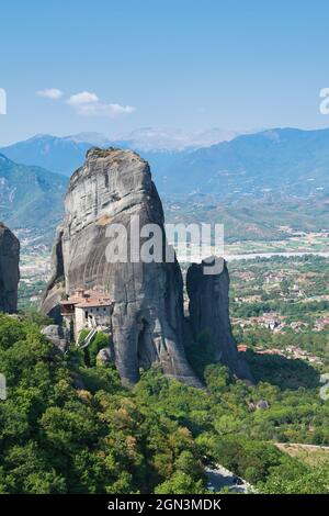 Meteora, Grèce. Monastères chrétiens construits sur d'énormes rochers Banque D'Images