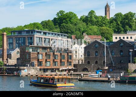 Bord de mer de Bristol, vue en été de la propriété rénovée et modernisée dans le quartier de Harborside Lookout du centre de Bristol, Angleterre, Royaume-Uni Banque D'Images