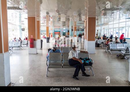 LAS TUNAS, CUBA - 27 JANVIER 2016 : intérieur du terminal de bus à Las Tunas, Cuba Banque D'Images