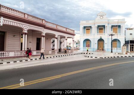 LAS TUNAS, CUBA - 27 JANVIER 2016 : bâtiments traditionnels dans le centre de Las Tunas. Banque D'Images