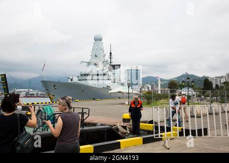 Batumi, Géorgie - 27 juin 2021, le destroyer de la Marine britannique HMS Defender est amarré Banque D'Images