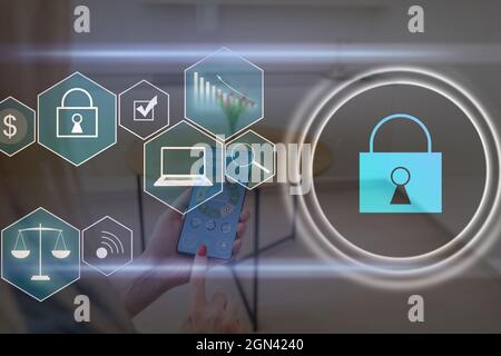 Concept de cybersécurité numérique et de protection réseau. Mécanisme de verrouillage virtuel pour accéder aux ressources partagées. Écran de contrôle virtuel interactif avec Banque D'Images