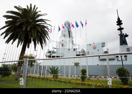 Batumi, Géorgie - 27 juin 2021, le destroyer de la Marine britannique HMS Defender est amarré Banque D'Images