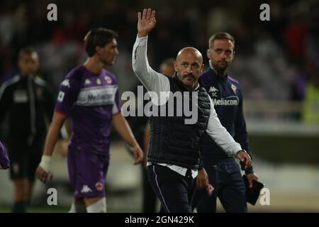 Florence, Italie. 22 septembre 2021. FLORENCE, Italie - 21.09.2021: ITALIANO (FIORENTINA) accueille les fans à la fin de sa série Un match de football italien entre ACF FIORENTINA VS INTER FC au stade Artemio Franchi de Florence le 21 septembre 2021. Crédit : Agence photo indépendante/Alamy Live News Banque D'Images