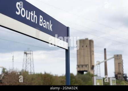 Une vue sur la tour Dorman long à Southbank à Redcar avant sa démolition explosive suite à un appel réussi de son inscription de grade II par le maire de Tees Valley Ben Houchen. La tour, construite à l'origine comme un bunker de charbon, ainsi qu'un système de transport et une cheminée, a été démolie dans le cadre du réaménagement des anciennes aciéries de Redcar. L'appel à l'inscription a été la première décision importante de la nouvelle secrétaire à la Culture Nadine Dorries à la suite de sa nomination par le Premier ministre Boris Johnson dans son remaniement. Banque D'Images