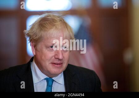 Washington, DC, 22 septembre 2021. Le Premier ministre britannique Boris Johnson rencontre la Présidente de la Chambre des représentants des États-Unis Nancy Pelosi (démocrate de Californie) au Capitole des États-Unis à Washington, DC, le mercredi 22 septembre 2021. Crédit : Rod Lamkey/CNP/MediaPunch Banque D'Images