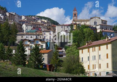 Rivisondoli (AQ) - vue sur le village de montagne caractéristique - Abruzzes - Italie Banque D'Images