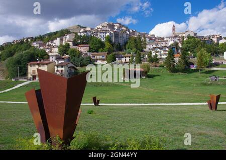 Rivisondoli (AQ) - vue sur le village de montagne caractéristique - Abruzzes - Italie Banque D'Images