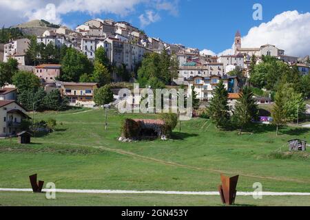 Rivisondoli (AQ) - vue sur le village de montagne caractéristique - Abruzzes - Italie Banque D'Images