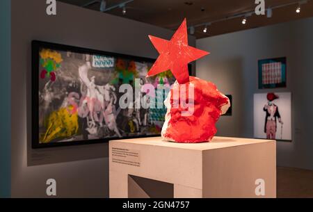 Une photo de la Galerie d'art polonais après l'an 1945, une exposition permanente du Musée silésien, consacrée à la pièce "la naissance du Rouge" Banque D'Images