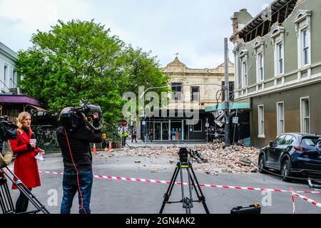 Melbourne, Australie. 22 septembre 2021. Le Channel 9 présente aujourd'hui un reportage sur les dommages causés à Windsor par un tremblement de terre au lendemain.à environ 9 h 15, l'État de Victoria et sa capitale Melbourne ont été frappés par un tremblement de terre de 5.8 à 6.0 sur une échelle de Richter. Le tremblement de 20 secondes a causé des dommages à certains bâtiments et provoqué l'évacuation des personnes hors des bâtiments. Crédit : SOPA Images Limited/Alamy Live News Banque D'Images