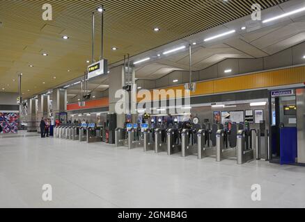 Salle de billetterie de la nouvelle station de métro de Londres à Battersea Power Station, Londres, Royaume-Uni.Ouvert en septembre 2021.Partie de la nouvelle extension de la ligne Nord. Banque D'Images