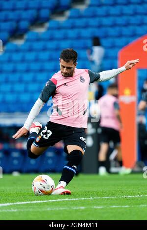 Cornellà, Espagne, le 22 septembre 2021. ESPAGNE, FOOTBALL, LA LIGA SANTANDER, RCDE VS DEPORTIVO ALAVÉS. Joueur du RCD Espanyol (23) Adrián Embarba s'échauffe pendant le match de la Liga Santander entre le RCD Espanyol et le Deportivo Alavés au stade RCDE, Cornellà, Espagne, le 22 septembre 2021. © Joan Gosa 2021. Crédit : Joan Gosa Badia/Alay Live News Banque D'Images