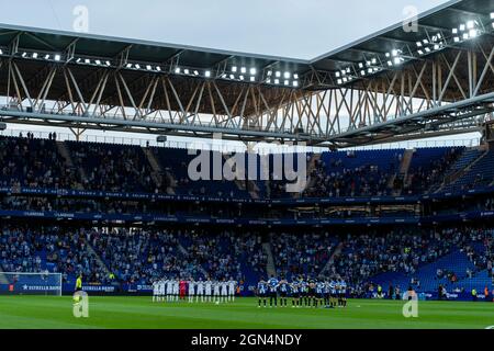 Cornellà, Espagne, le 22 septembre 2021. ESPAGNE, FOOTBALL, LA LIGA SANTANDER, RCDE VS DEPORTIVO ALAVÉS. Le RCD Espanyol joua dans une minute de silence pendant le match de la Liga Santander entre le RCD Espanyol et le Deportivo Alavés au stade RCDE, Cornellà, Espagne, le 22 septembre 2021. © Joan Gosa 2021. Crédit : Joan Gosa Badia/Alay Live News Banque D'Images