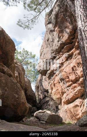 Sentier d'art rupestre à Pinares de Rodeno. Peintures rupestres préhistoriques près d'Albarracin, Teruel, Espagne. Europe Banque D'Images