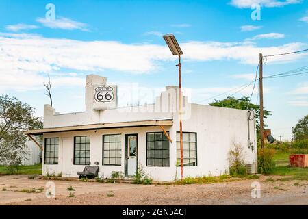 Ancien garage abandonné au Texas sur la route 66 USA Banque D'Images