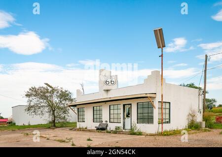 Ancien garage abandonné au Texas sur la route 66 USA Banque D'Images