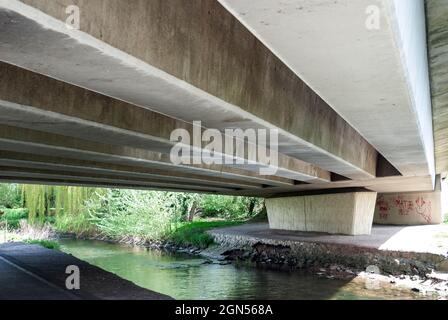 Pont, pont sous structure, croisement, survol, route au-dessus, Béton, Graffiti Banque D'Images