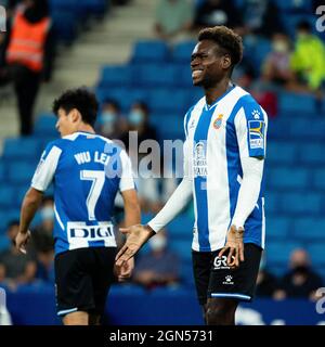 Cornellà, Espagne, le 22 septembre 2021. ESPAGNE, FOOTBALL, LA LIGA SANTANDER, RCDE VS DEPORTIVO ALAVÉS. Joueur du RCD Espanyol (18) Dimata réagit lors du match de la Liga Santander entre le RCD Espanyol et le Deportivo Alavés au stade RCDE, Cornellà, Espagne, le 22 septembre 2021. © Joan Gosa 2021. Crédit : Joan Gosa Badia/Alay Live News Banque D'Images