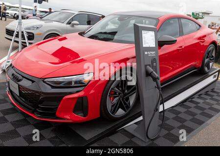 Pontiac, Michigan - le véhicule électrique Audi RS e-tron GT 2022 exposé au salon automobile Motor Bella. Motor Bella remplace le No annuel Banque D'Images