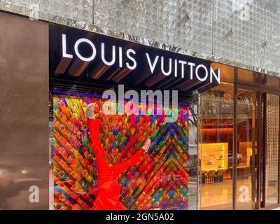 Tokyo, Japon - 23 novembre 2019 : enseigne du magasin Louis Vuitton dans le quartier de Ginza à Tokyo, au Japon. Banque D'Images