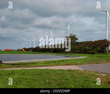 Éoliennes sur les terres agricoles de Petten (pays-Bas) Banque D'Images