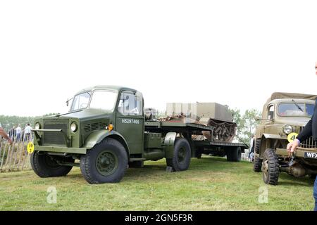 2021 septembre - camion militaire Bedford OX exposé à la rencontre de la course de Goodwood Revival pour les voitures d'époque et les motos. Banque D'Images