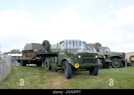 2021 septembre - Bedford OXD et semi-remorque dans l'exposition militaire à la rencontre de Goodwood Revival course pour les voitures et motos d'époque. Banque D'Images