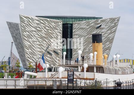Titanic Belfast Museum et SS Nomadic, Corporation Square, ville de Belfast, Irlande du Nord, Royaume-Uni Banque D'Images